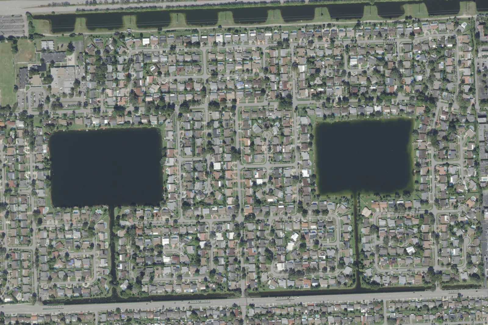 Pasadena Lakes from above, with Sheridan Street along the upper edge and Taft Street along the lower edge, in a 2021 USDA aerial photograph