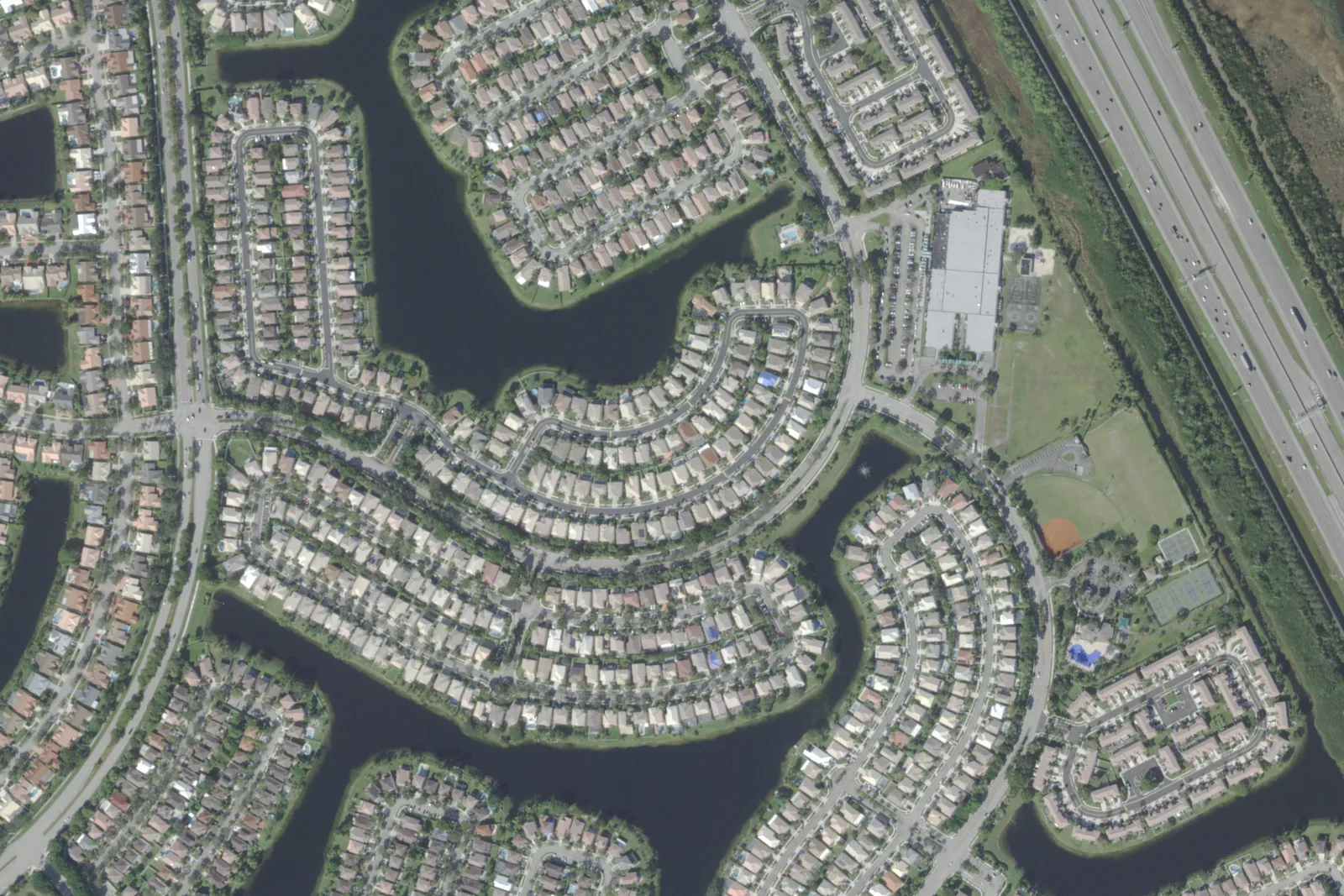 Towngate from above, with Towngate Park's pool and tennis courts at right and I-75 on the right edge, in a 2021 USDA aerial photograph